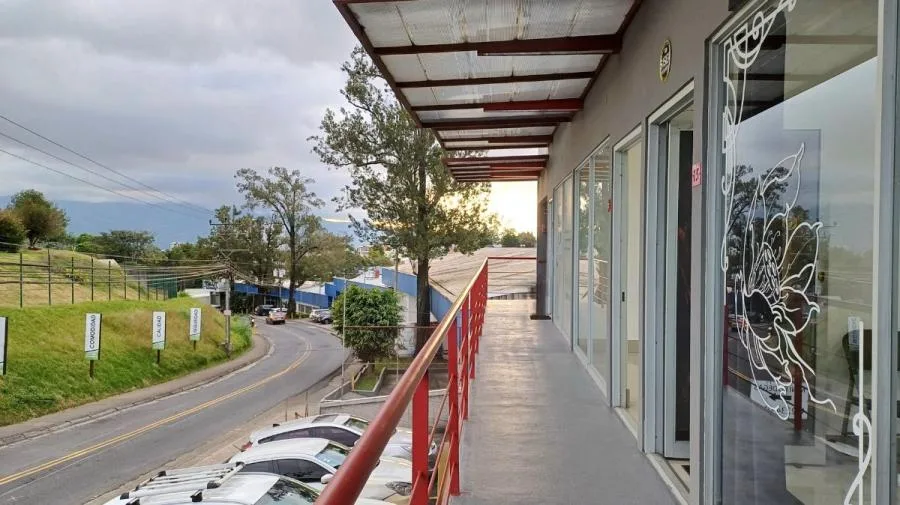 Alquiler de Local Comercial en Granadilla, Curridabat. RAH 25-1253 - Alquiler / Renta en Curridabat
