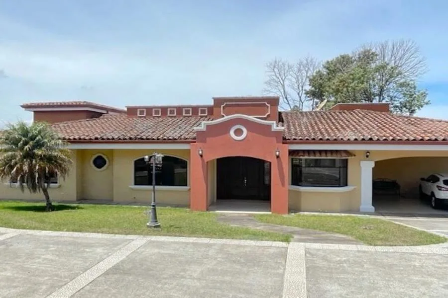 Venta de casa en Residencial en San Isidro de Heredia $340.000 #LL138 - Venta en San Isidro