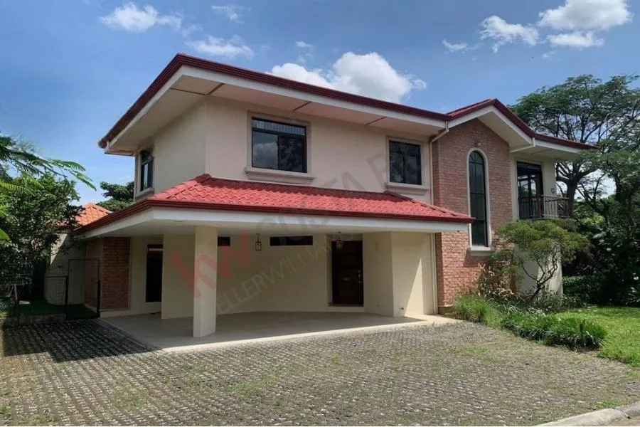 Casa en venta en Piedades, Santa Ana US$ 387.000 #6383 - Venta en Santa Ana