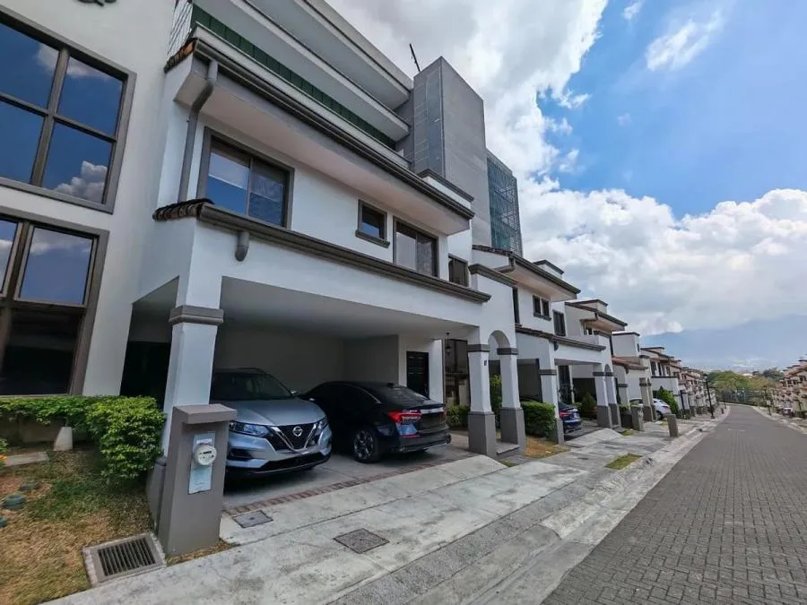 Venta de casa en condominio Atocha, Lagunilla de Heredia #VO9997 - Venta en Heredia