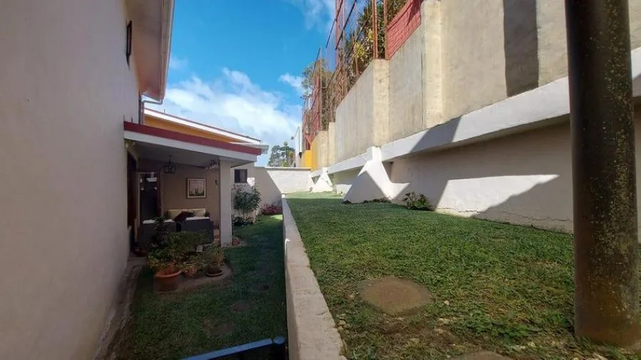 Casa de cuatro habitaciones en excelente ubicación de San Isidro, Heredia RAH 232263 - Venta en Vasquez de Coronado — photo 4