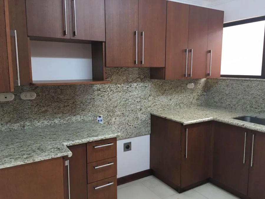 Alquiler de casa independiente en Rohrmoser - Alquiler / Renta en San José