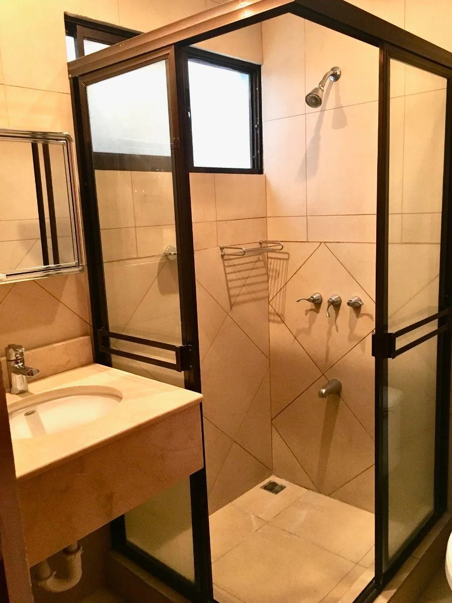 Alquiler de casa independiente en Rohrmoser - Alquiler / Renta en San José — photo 4
