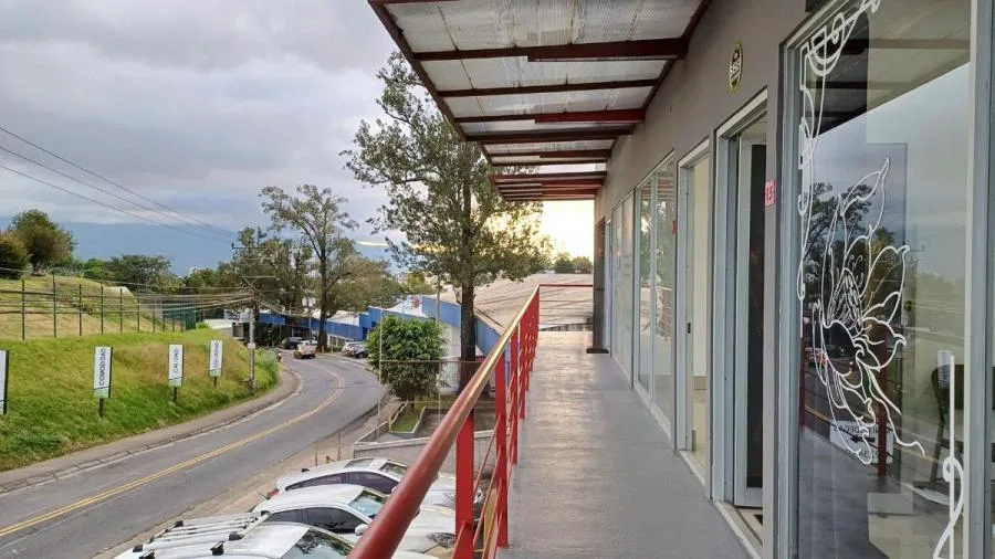Alquiler de Local Comercial en Granadilla de Curridabat.  - Alquiler / Renta en Curridabat