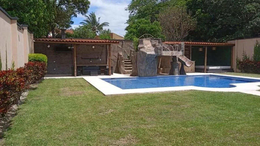 Casa en alquiler en Brasil de Mora, residencial privado PDC9305463 - Alquiler / Renta en Mora — photo 2