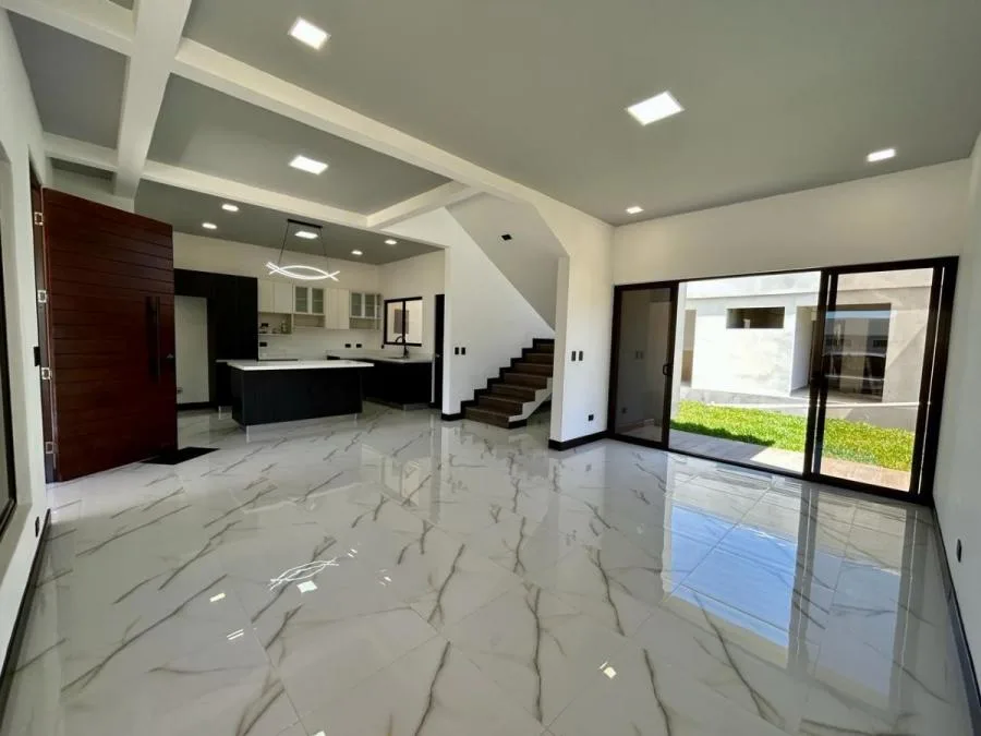 Casa Hermosa a Estrenar Ubicada en Curridabat, Curridabat - Venta en Curridabat