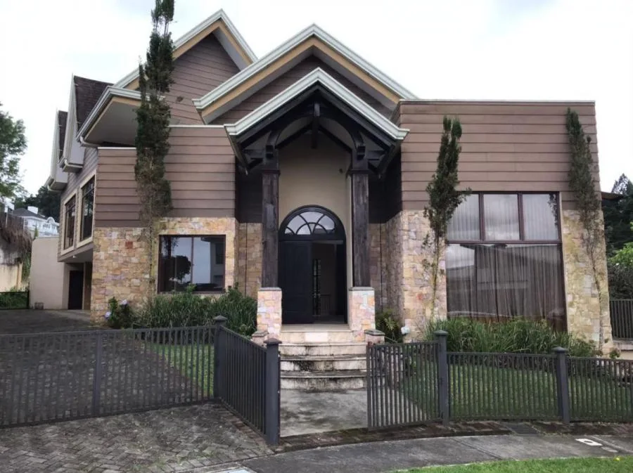 Hermosa casa con un distinguido acabado arquitectónico RAH 231735 - Venta en La Unión