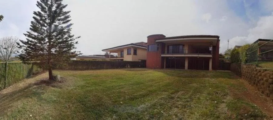 Vende Hermosa Y Amplia Casa En San Isidro Heredia; Idi: 115743 - Venta en San Isidro