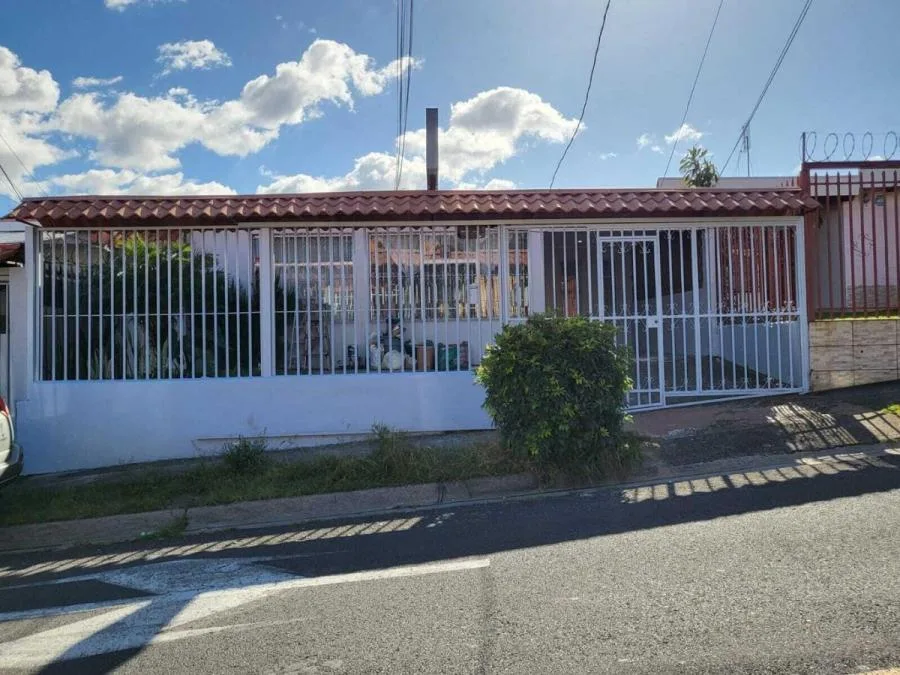 Casa y Apartamento en Venta en Moravia, San José MLS #23-2342 CL - Venta en Moravia