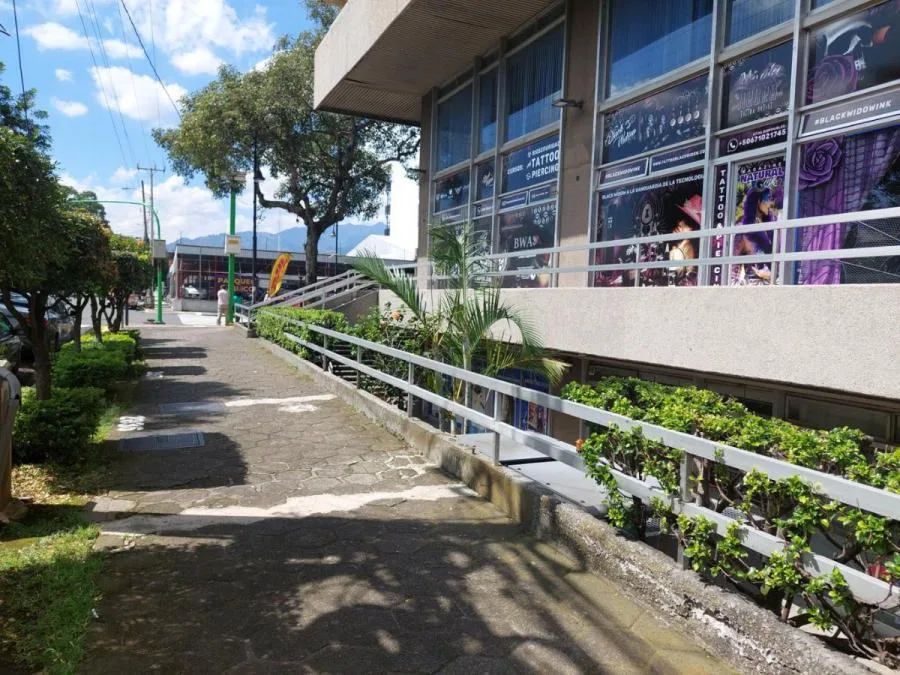 Venta de Local comercial en Paseo Colón.  - Venta en San José — photo 2