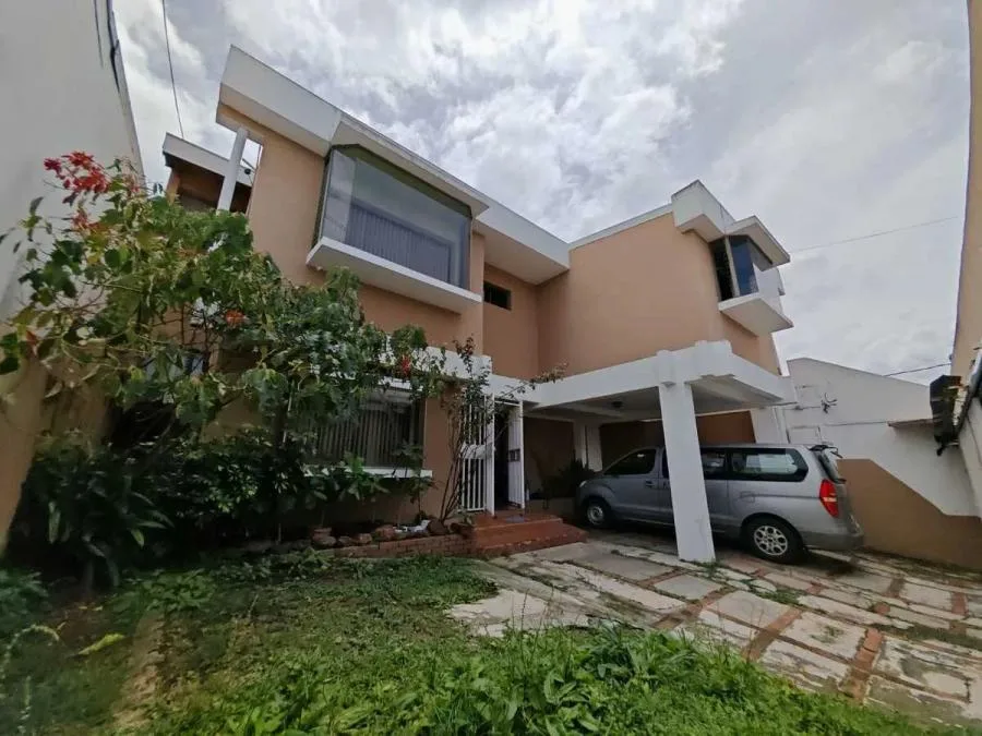 Venta de casa en Los Colegios Norte de Moravia US$ 315,000 # UB1765 - Venta en San Vicente