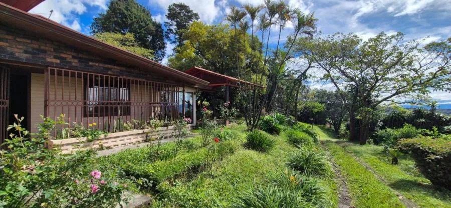 Venta de Lote + Casa en Grecia, Alajuela. RAH 25-1138 - Venta en Grecia