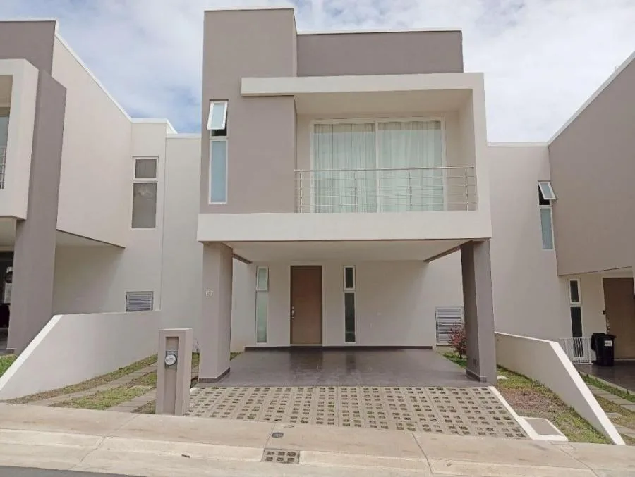 Alquiler de casa, en condominio, Santa Ana (NR)  - Alquiler / Renta en Santa Ana