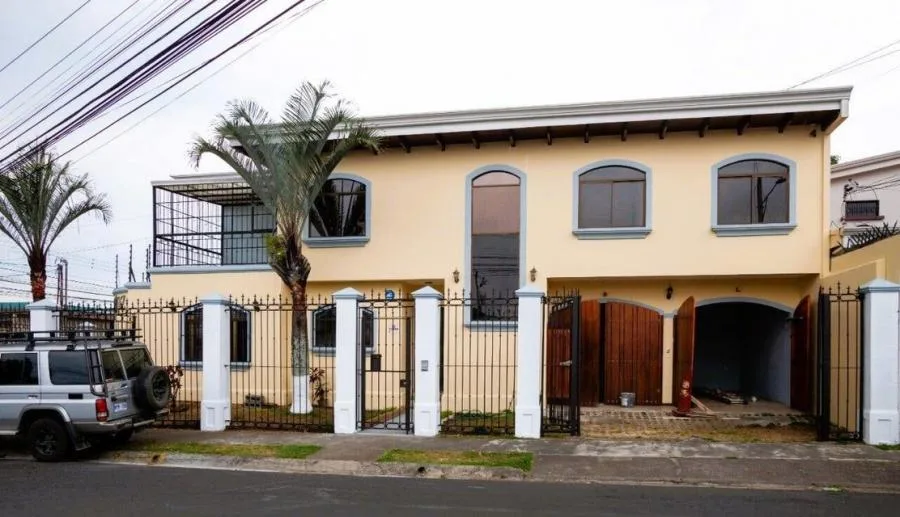 Venta de Bodega Comercial en Granadilla de Curridabat. RAH 26-1373 - Venta en Curridabat