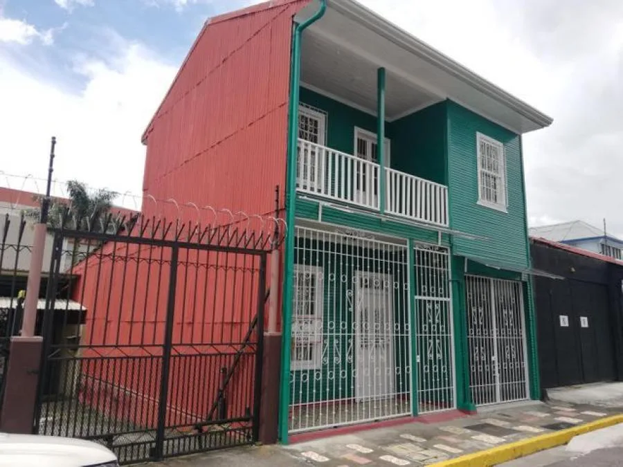 Alquiler de hermosa casa colonial en el corazón de la capital. #23-220 - Alquiler / Renta en Carmen