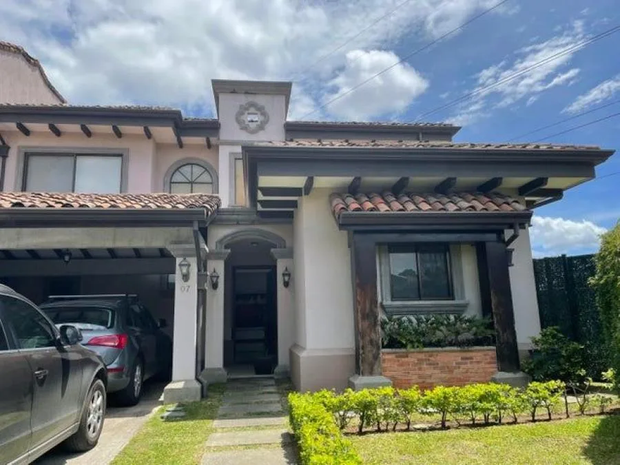 Venta de Casa en Guachipelin, Escazú. - Venta en Escazú