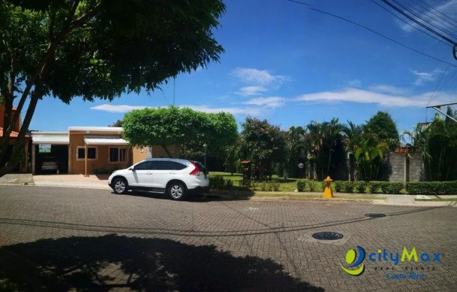 Casa En Venta Ayarco Sur Curridabat San José Costa Rica; Idi: 96083 - Venta en Curridabat