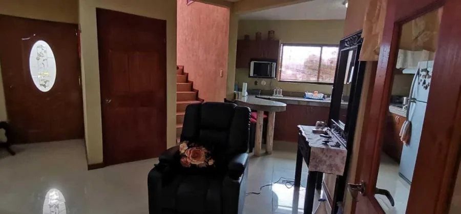 DOS CASAS EN VENTA EN EL CARMEN DE GUADALUPE RAH 23117 - Venta en Goicoechea — photo 3