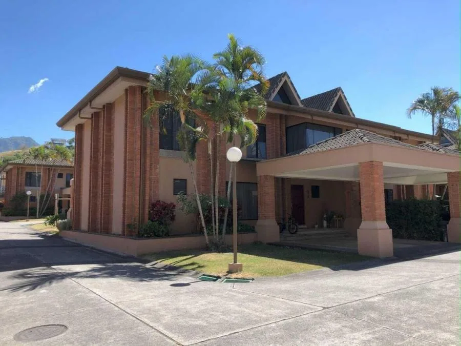 Venta de Casa Amplia y Versátil en Bello Horizonte, Escazú / Mls. 25-1165 OFC JB - Venta en Escazú