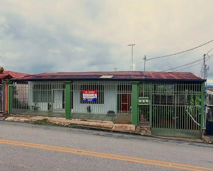 HERMOSA CASA EN VENTA UBICADA EN EL CENTRO DE PEREZ ZELEDON - Venta en Perez Zeledón