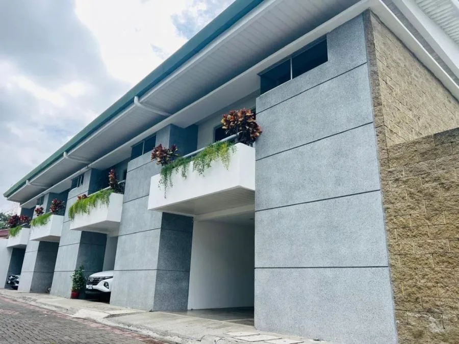 Venta de Casa en San Rafael de Escazû. RAH 25-1581 - Venta en Escazú