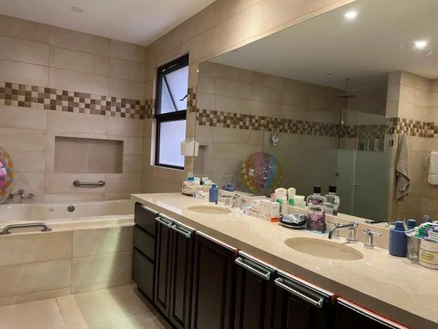 Venta de Casa en Uruca, Santa Ana. RAH 25-337 - Venta en Uruca — photo 5