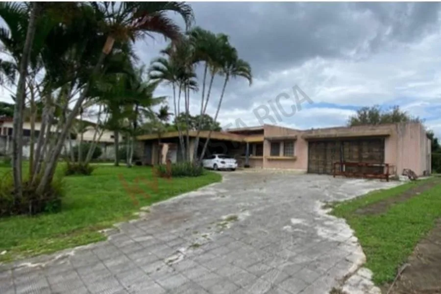 Venta de Propiedad con Terreno y casa para Remodelar  - Venta en San Joaquín de Flores