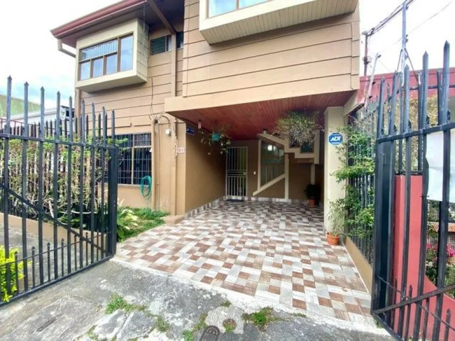 Venta de casa en Barrio Organizado en Mata Platano RAH 231851 - Venta en Goicoechea