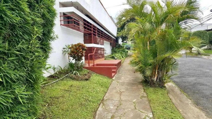 Venta de Casa en Zapote, San José. RAH 25-436 - Venta en Zapote