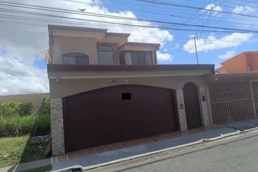Venta de casa de dos plantas en San Francisco de Heredia #TT8929 - Venta en San Francisco