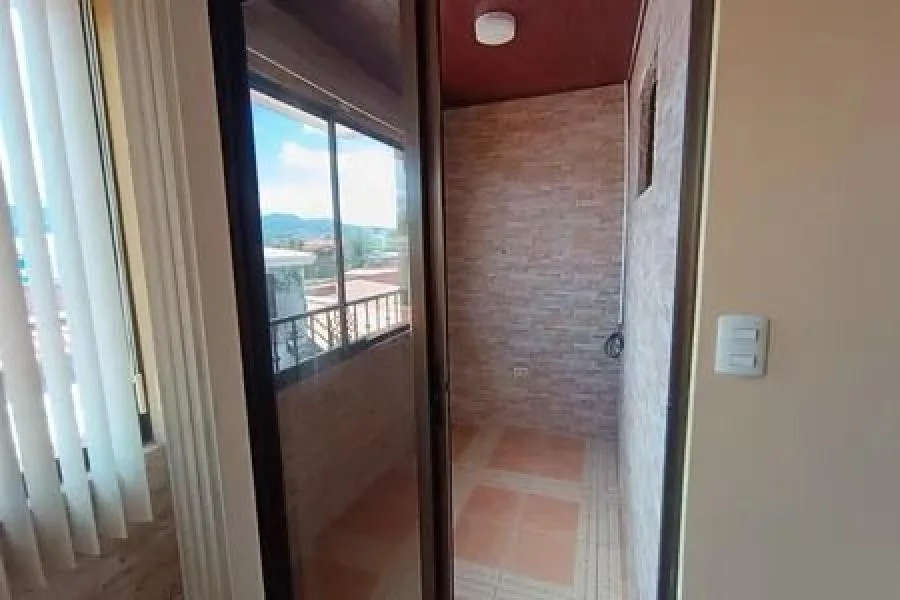 Venta de casa de dos plantas en San Francisco de Heredia #TT8929 - Venta en San Francisco — photo 5