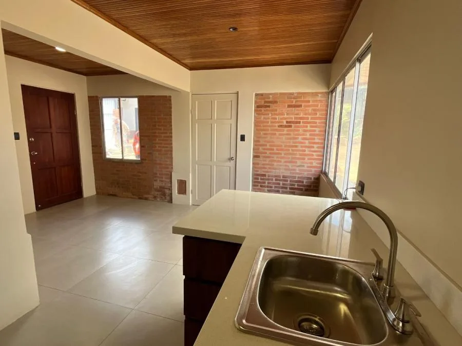 Alquilo Apartamento en Llorente de Flores, Heredia, con cochera, incluye el agua - Alquiler / Renta en Flores