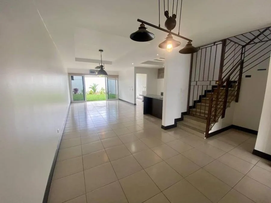 VENTA DE CASA EN SAN RAFAEL DE ESCAZU PBR - Venta en Escazú