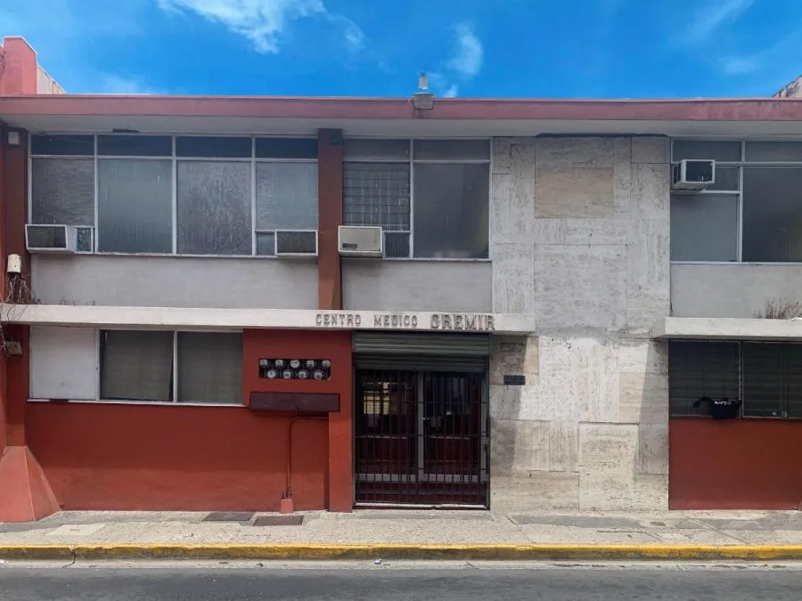 Venta de edificio comercial de 2 plantas en Catedral, San José - Venta en Catedral