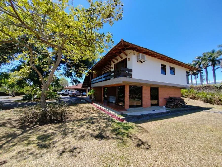 CASA EN VENTA EN SANTO DOMINGO, cod: CTL 24-1570 - Venta en Santo Domingo
