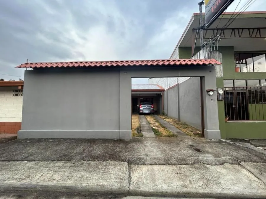 Se vende casa en Barrio Fátima, Heredia en 90 000 000 de colones (DJ 23-2610) - Venta en Heredia