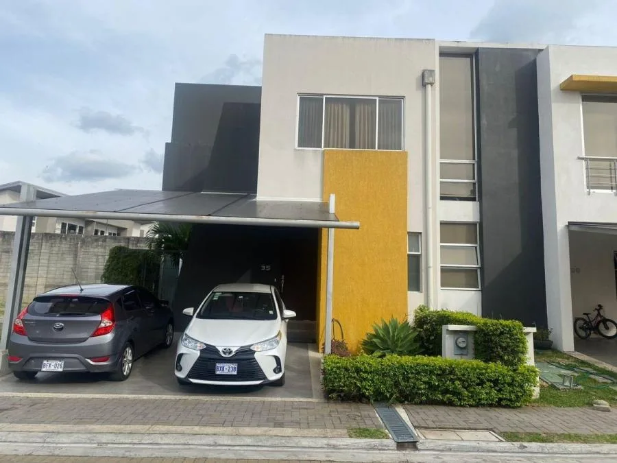 Casa en Venta en Santa Ana, San José. RAH 24-119 - Venta en Santa Ana
