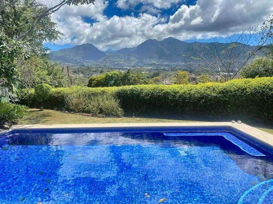 Oportunidad! Casa en Comunidad de 4 Casas de Lujo, Bello Horizonte, Escazu - Venta en Escazú