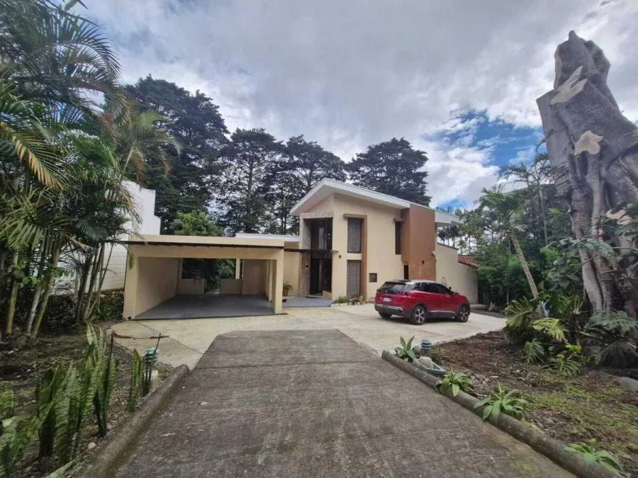 Alquiler de casa en Residencial Aves del Paraíso, San Rafael de Heredia $2.400 #4325 - Alquiler / Renta en San Rafael