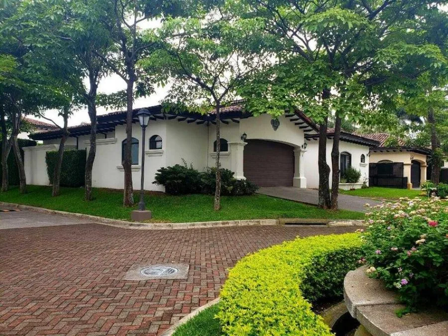 VENTA DE CASA EN POZOS SANTA ANA PBR - Venta en Santa Ana
