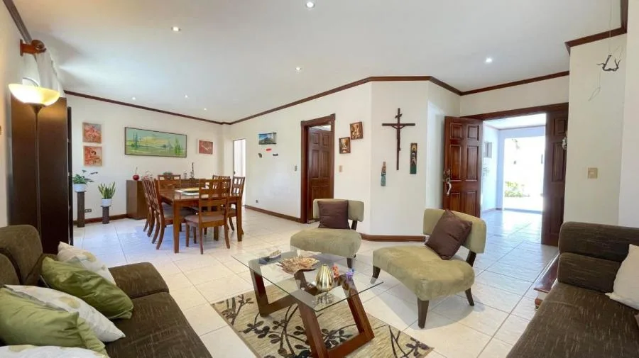 Venta de Casa en San Rafael de Escazû. RAH 25-1470 - Venta en Escazú