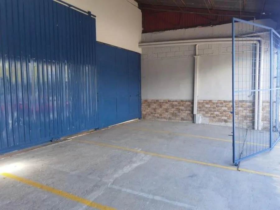 Alquiler de Local Comercial en Tibás, San José. - Alquiler / Renta en Tibás — photo 2