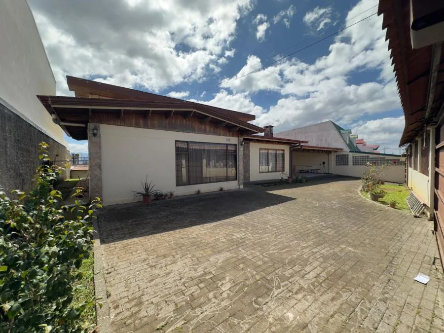 Venta de casa en Residencial Los Colegios, Moravia $400.0000 #JM63 - Venta en San Vicente