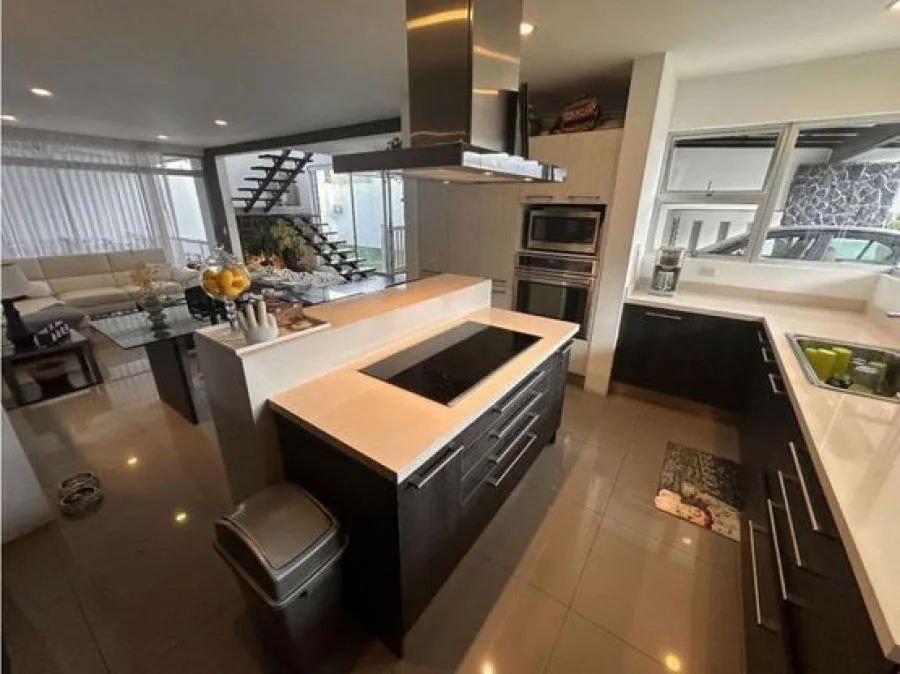 VENTA DE PROPIEDAD EN MONTES DE OCA BARRIO LOS PROFESORES PBR - Venta en Montes de Oca