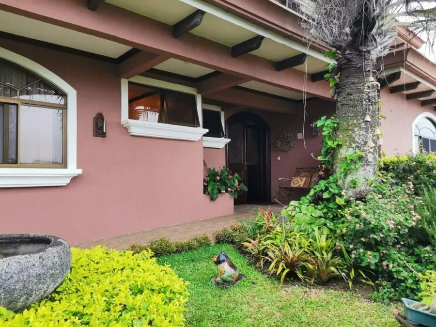 Venta de Casa en Escazú, San José. RAH 23-516 - Venta en Escazú