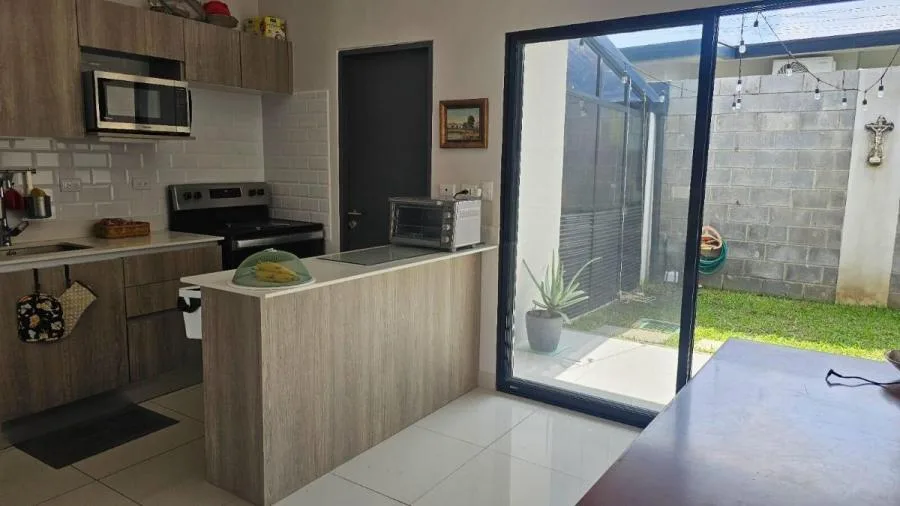 Venta de casa de un nivel en pozos Lindora Santa Ana mGA - Venta en Santa Ana