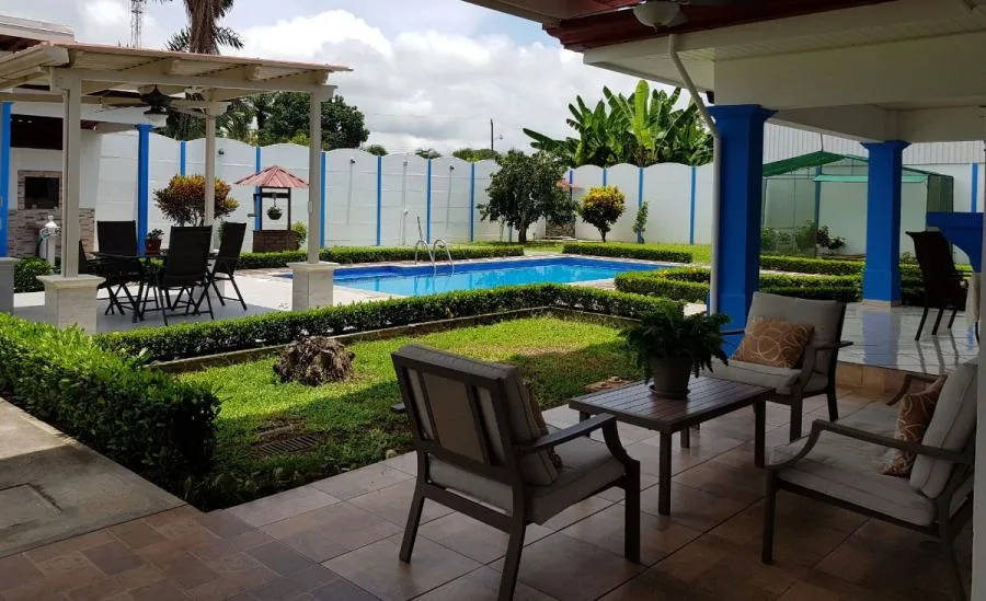 JOYA EN EL PACÍFICO CENTRAL - HERMOSA CASA CERCA DE PLAYA BANDERA - Venta en Parrita
