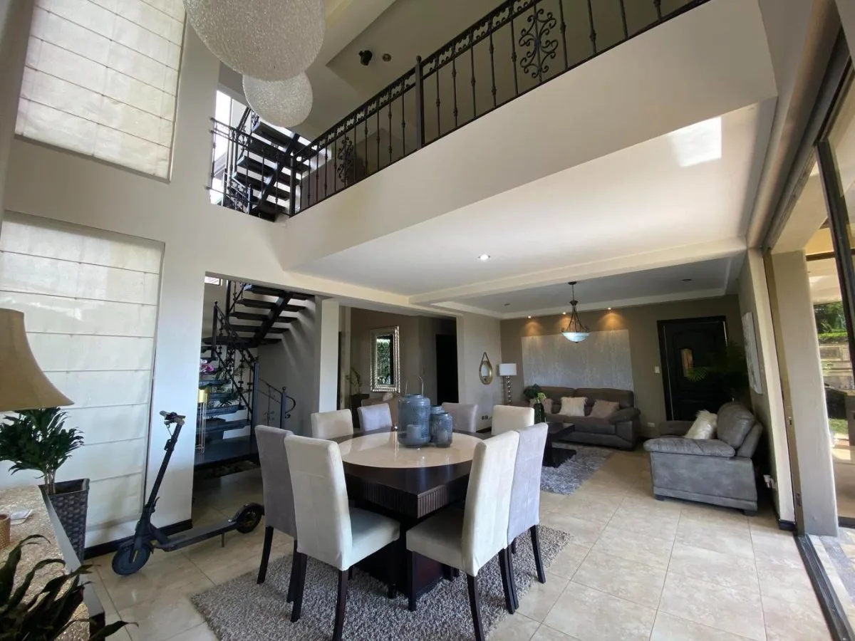 Se vende casa en Ulloa Heredia 25-679 - Venta en Heredia