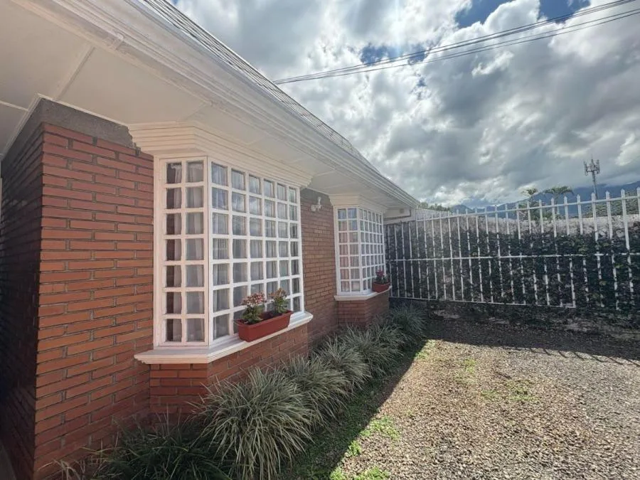 Venta de Casa + APTO en San Rafael de Escazû. RAH 25-1210 - Venta en Escazú