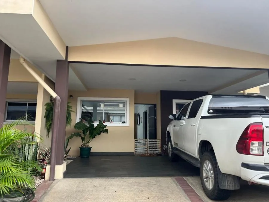 Casa en venta en Llanos del Molino con jardín y residencial familiar #26-859 GS - Venta en Alajuela